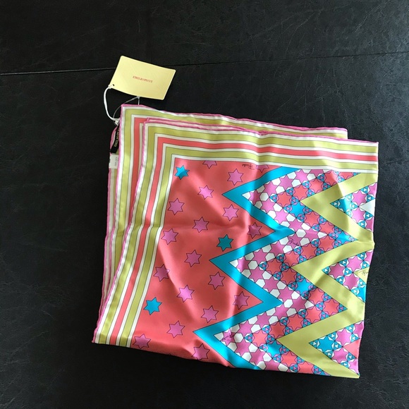 Pucci NWT colorful scarf - Picture 3 of 9